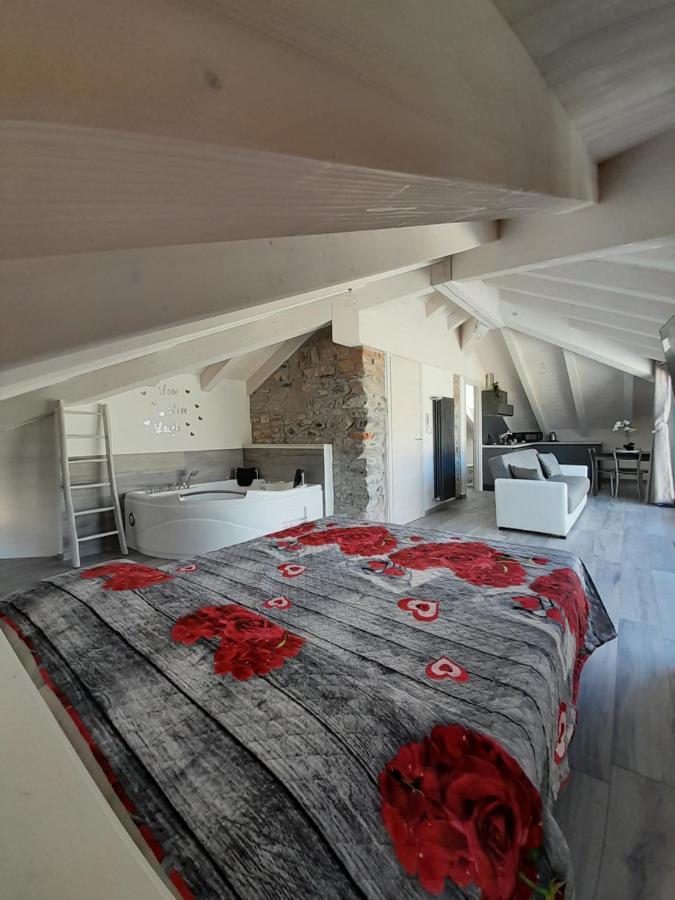 White Suite - Jacuzzi, Swimming Pool & Lake View Лецено Екстериор снимка