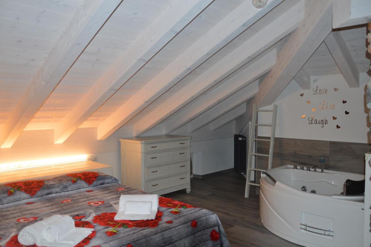 White Suite - Jacuzzi, Swimming Pool & Lake View Лецено Екстериор снимка