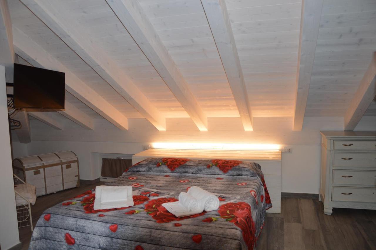 White Suite - Jacuzzi, Swimming Pool & Lake View Лецено Екстериор снимка