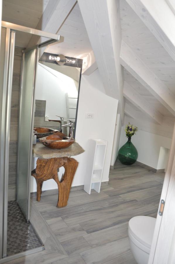 White Suite - Jacuzzi, Swimming Pool & Lake View Лецено Екстериор снимка